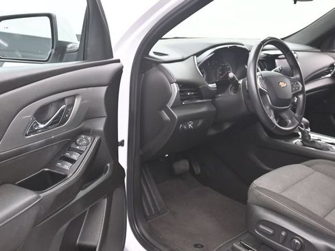 Used 2023 Chevrolet Traverse LT FWD image 11