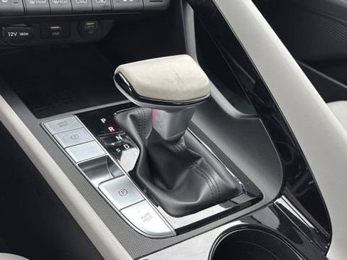 Used 2023 Hyundai Elantra Limited image 30