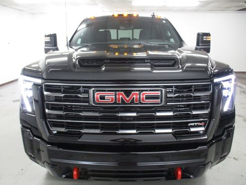 New 2026 GMC Sierra 2500 AT4 w/ AT4 Premium Plus Package AWD/4WD image 2