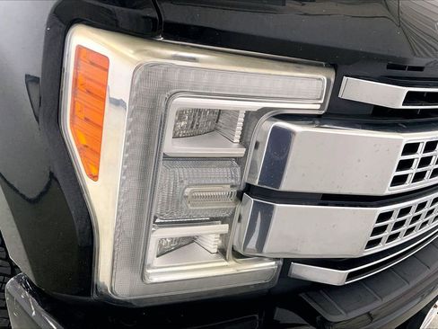 Used 2017 Ford F250 Platinum w/ Platinum Ultimate Package AWD/4WD image 12