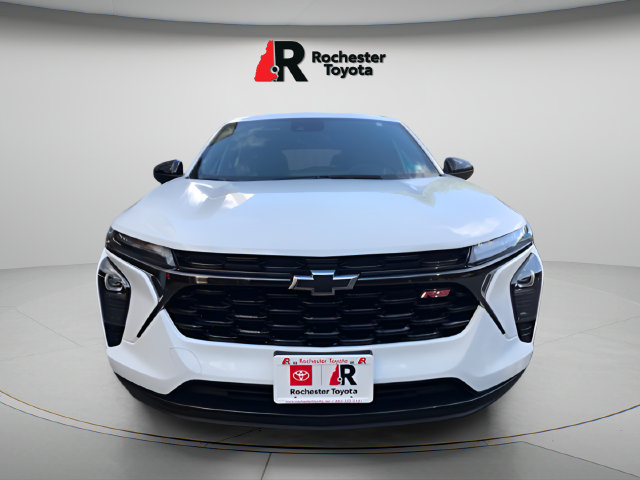 Used 2025 Chevrolet Trax RS FWD image 2