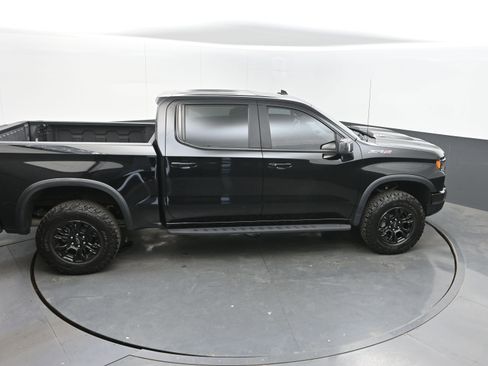 Used 2022 Chevrolet Silverado 1500 ZR2 w/ Technology Package image 37