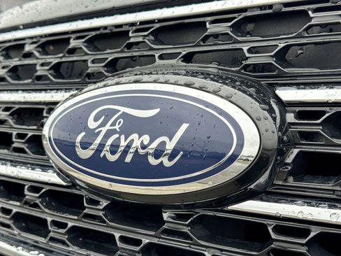 Used 2023 Ford Explorer XLT w/ Equipment Group 202A image 10