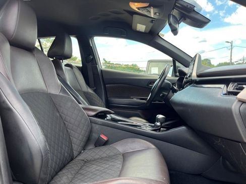 Used 2019 Toyota C-HR Limited FWD image 18