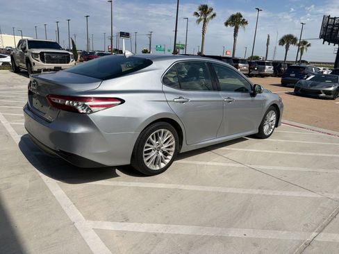 Used 2020 Toyota Camry XLE FWD image 5