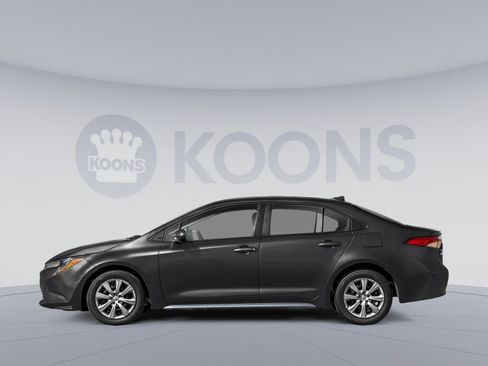 Used 2025 Toyota Corolla LE w/ LE Premium Package FWD image 4