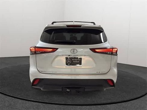 Used 2022 Toyota Highlander XLE image 6