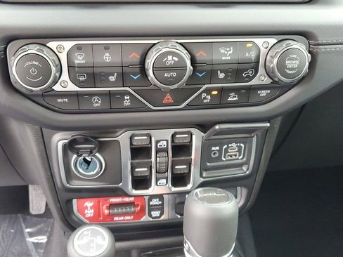 New 2025 Jeep Gladiator Rubicon image 24