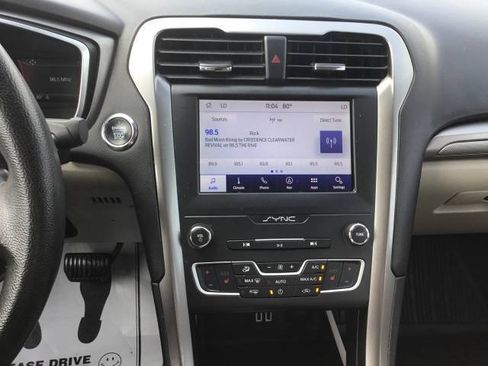 Used 2019 Ford Fusion SE AWD/4WD image 16