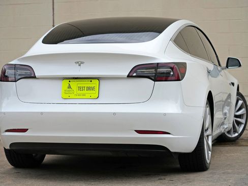Used 2019 Tesla Model 3 Standard Range Plus RWD image 4