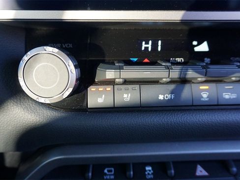 Used 2025 Toyota Tundra Limited image 14