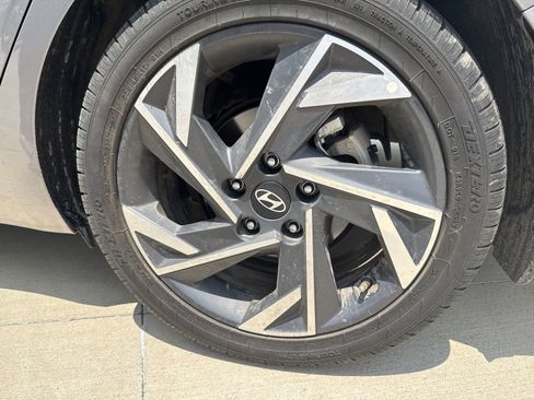 Used 2025 Hyundai Elantra Sport FWD image 19
