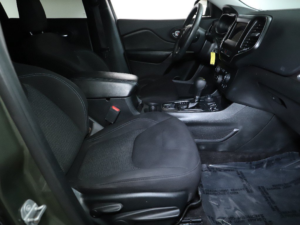 Used 2019 Jeep Cherokee Latitude w/ Popular Appearance Group AWD/4WD image 33