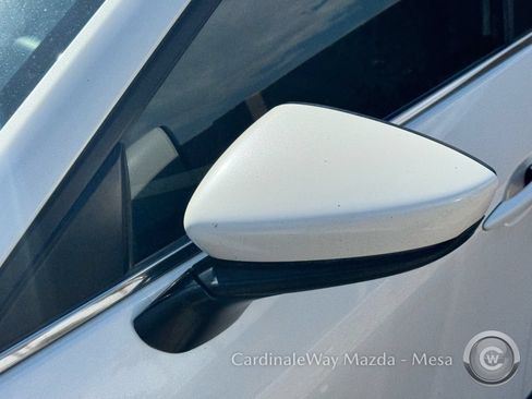 Used 2019 MAZDA MAZDA3 Hatchback w/ Preferred Package FWD image 9