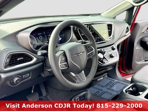 New 2026 Chrysler Pacifica Select image 4