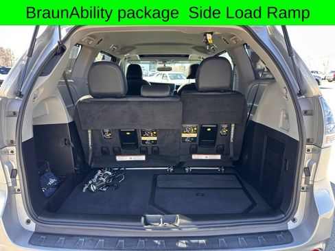 Used 2015 Toyota Sienna SE w/ SE Preferred Package FWD image 49