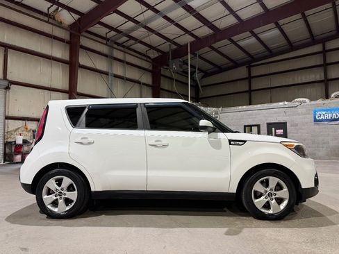 Used 2018 Kia Soul w/ Convenience Package FWD image 4