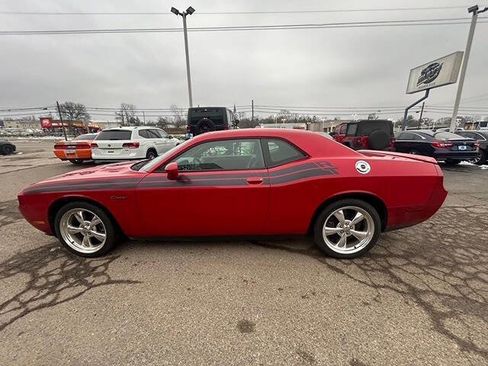 Used 2011 Dodge Challenger R/T image 4