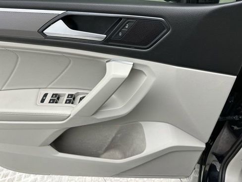 Used 2023 Volkswagen Tiguan SE R-Line image 14