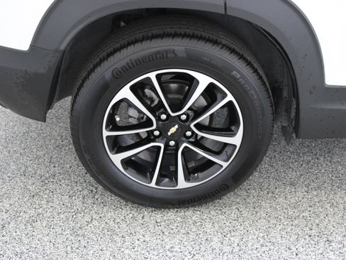 Used 2025 Chevrolet TrailBlazer LT w/ Driver Confidence Package FWD image 6