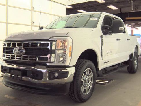 Used 2024 Ford F250 XLT w/ FX4 Off-Road Package image 2