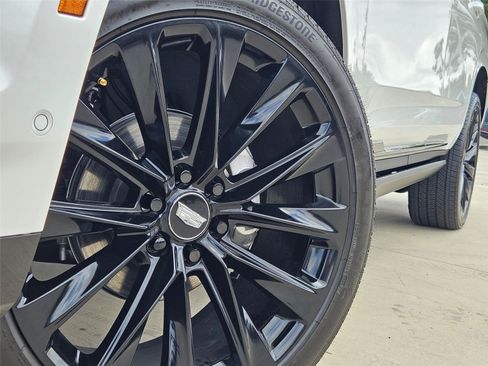 Used 2025 Cadillac Escalade Sport Platinum w/ LPO, ONYX Package AWD/4WD image 8