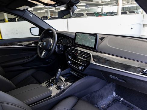 Certified 2023 BMW 540i w/ M Sport Package image 31