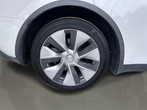 Used 2021 Tesla Model Y Long Range AWD/4WD image 11