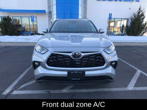 Used 2023 Toyota Highlander XLE image 2