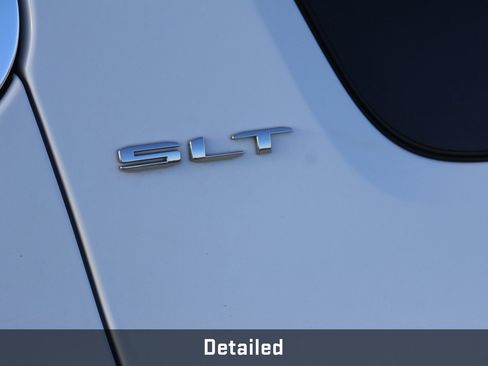 Used 2023 GMC Acadia SLT image 3