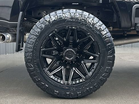 Used 2025 Ford F250 Platinum image 11