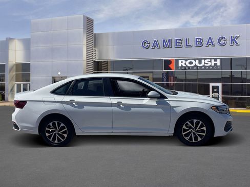 Used 2024 Volkswagen Jetta S image 7