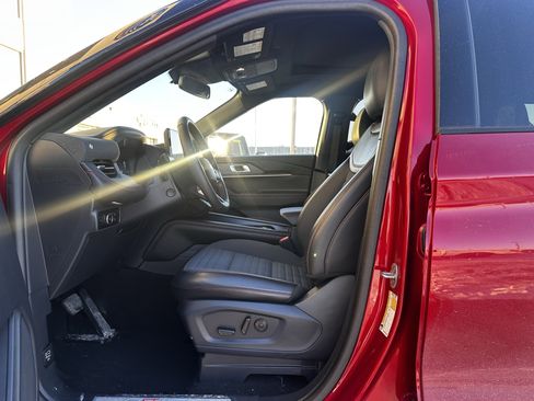 Used 2025 Ford Explorer ST-Line w/ Premium Package image 7