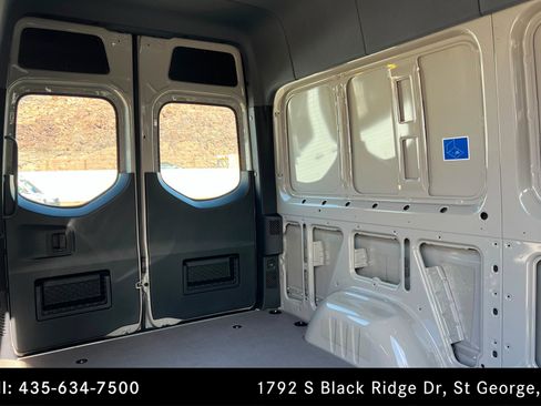 Used 2025 Mercedes-Benz Sprinter 2500 image 20