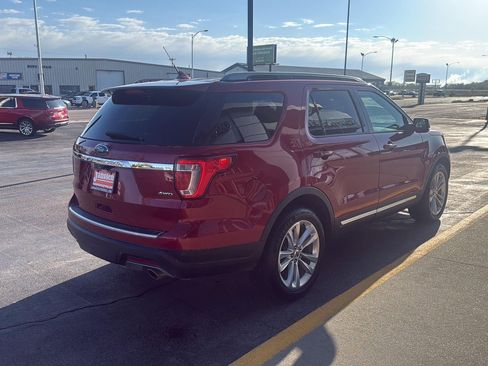 Used 2018 Ford Explorer XLT w/ Equipment Group 202A AWD/4WD image 7