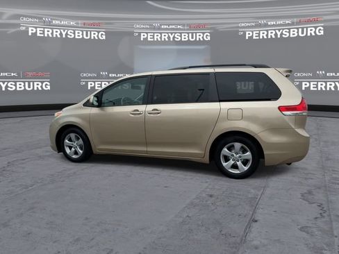 Used 2012 Toyota Sienna LE w/ Towing Pkg FWD image 5