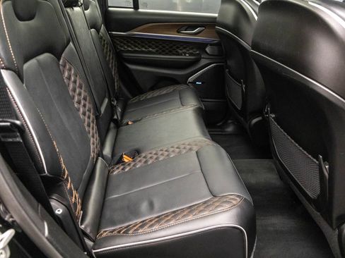 Used 2022 Jeep Grand Cherokee Summit AWD/4WD image 35