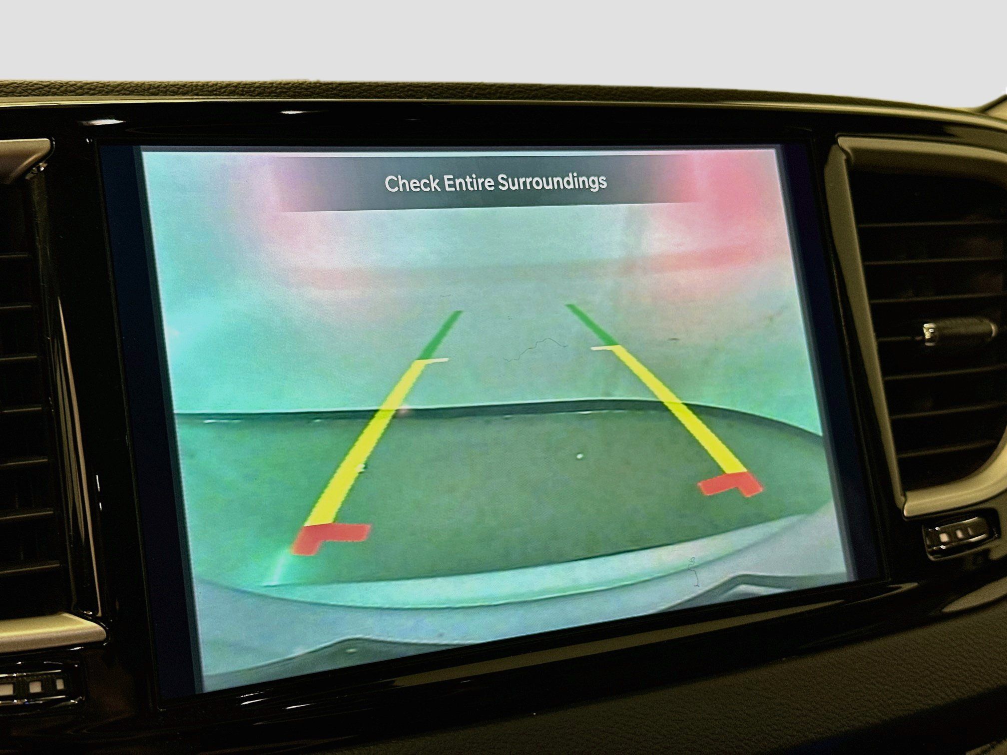 Used 2024 Chrysler Pacifica Touring-L FWD image 22
