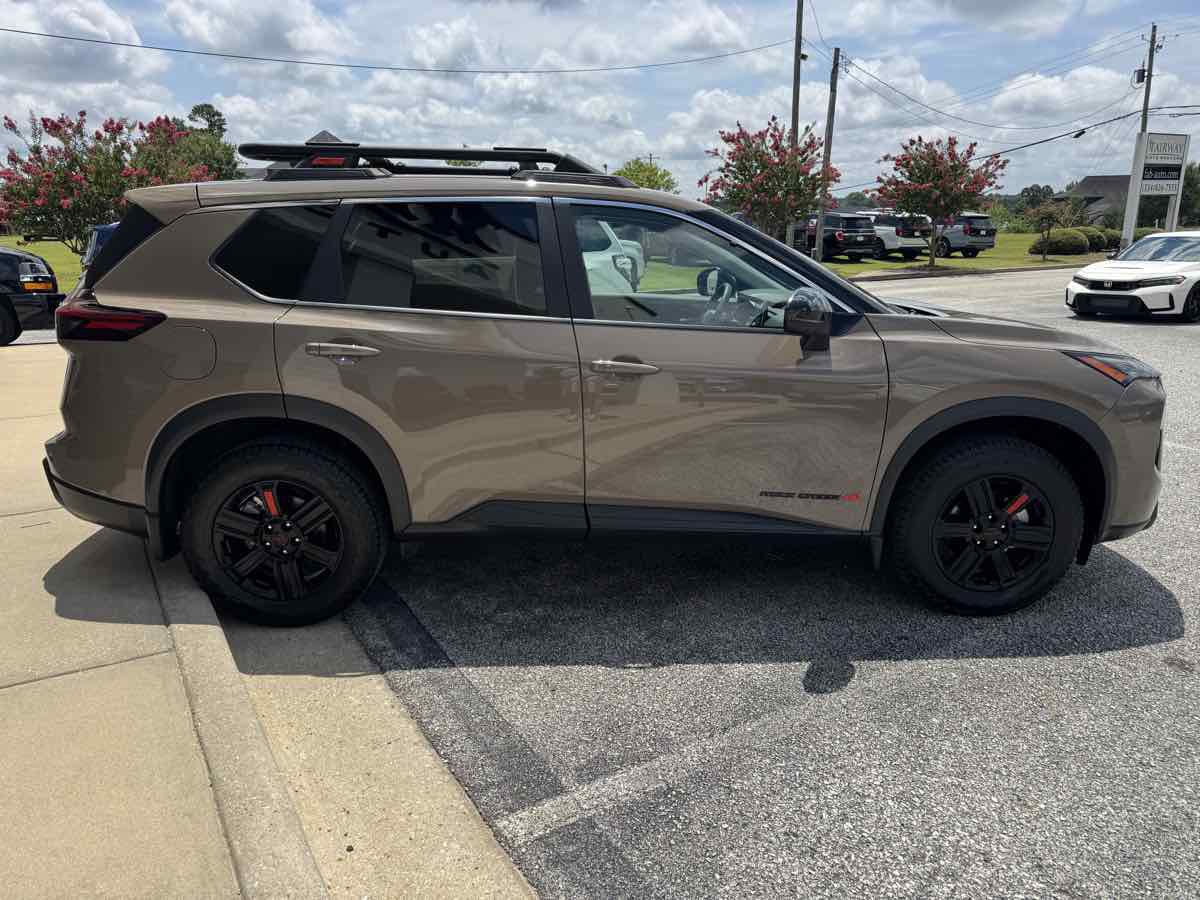 Used 2025 Nissan Rogue SV w/ Rock Creek Premium Package AWD/4WD image 5