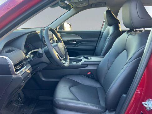 Used 2024 Toyota Grand Highlander XLE image 7