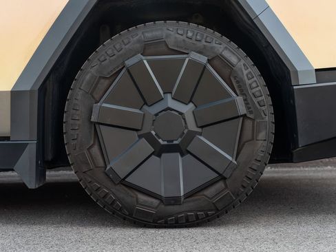 Used 2026 Tesla Cybertruck Cyberbeast AWD/4WD image 12