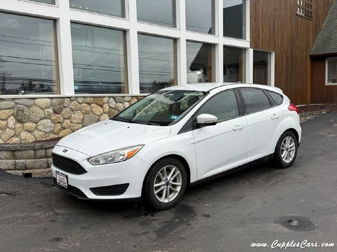 Used 2017 Ford Focus SE FWD image 1