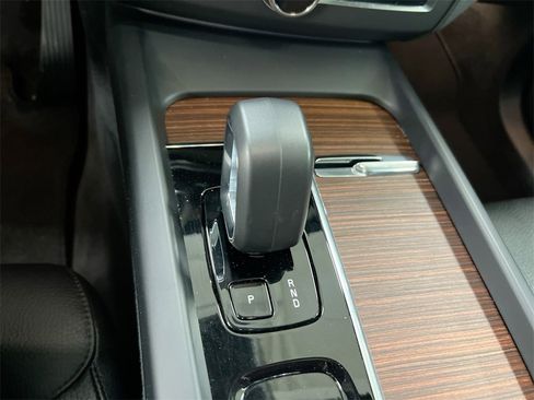 Used 2024 Volvo XC60 B5 Plus image 17