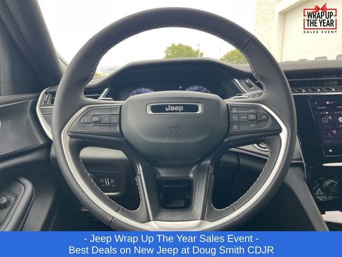 New 2025 Jeep Grand Cherokee Laredo w/ Trailer Tow Package image 11