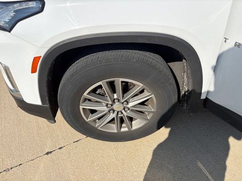 Used 2023 Chevrolet Traverse LT FWD image 29