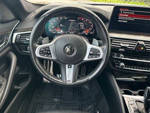 Used 2022 BMW M550i xDrive M550i xDrive w/ Dynamic Handling Package image 15