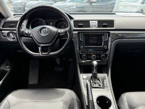 Used 2017 Volkswagen Passat 1.8T SE FWD image 25