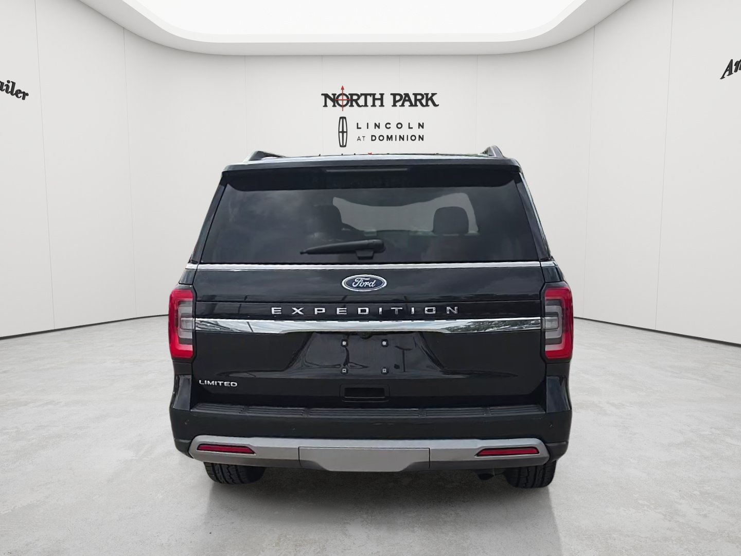 Used 2024 Ford Expedition Limited RWD image 4