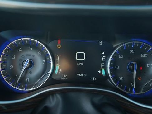 Used 2023 Chrysler Pacifica Limited image 31