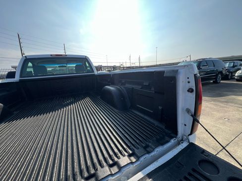 Used 2004 GMC Sierra 2500 W/T image 15